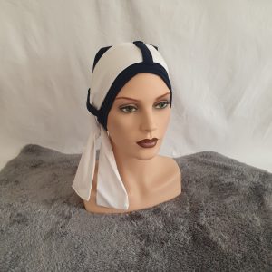 Chemomütze mit Schlaufen in verschiedenen Größen